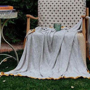Elegant jacquard pattern blanket