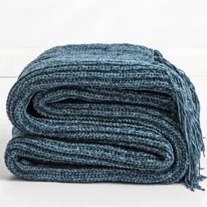 Yarn knitted blanket