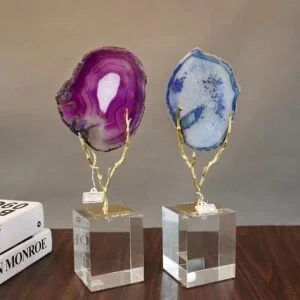 Natural agate slice decorative stand showcasing unique stone patterns for luxury home décor.